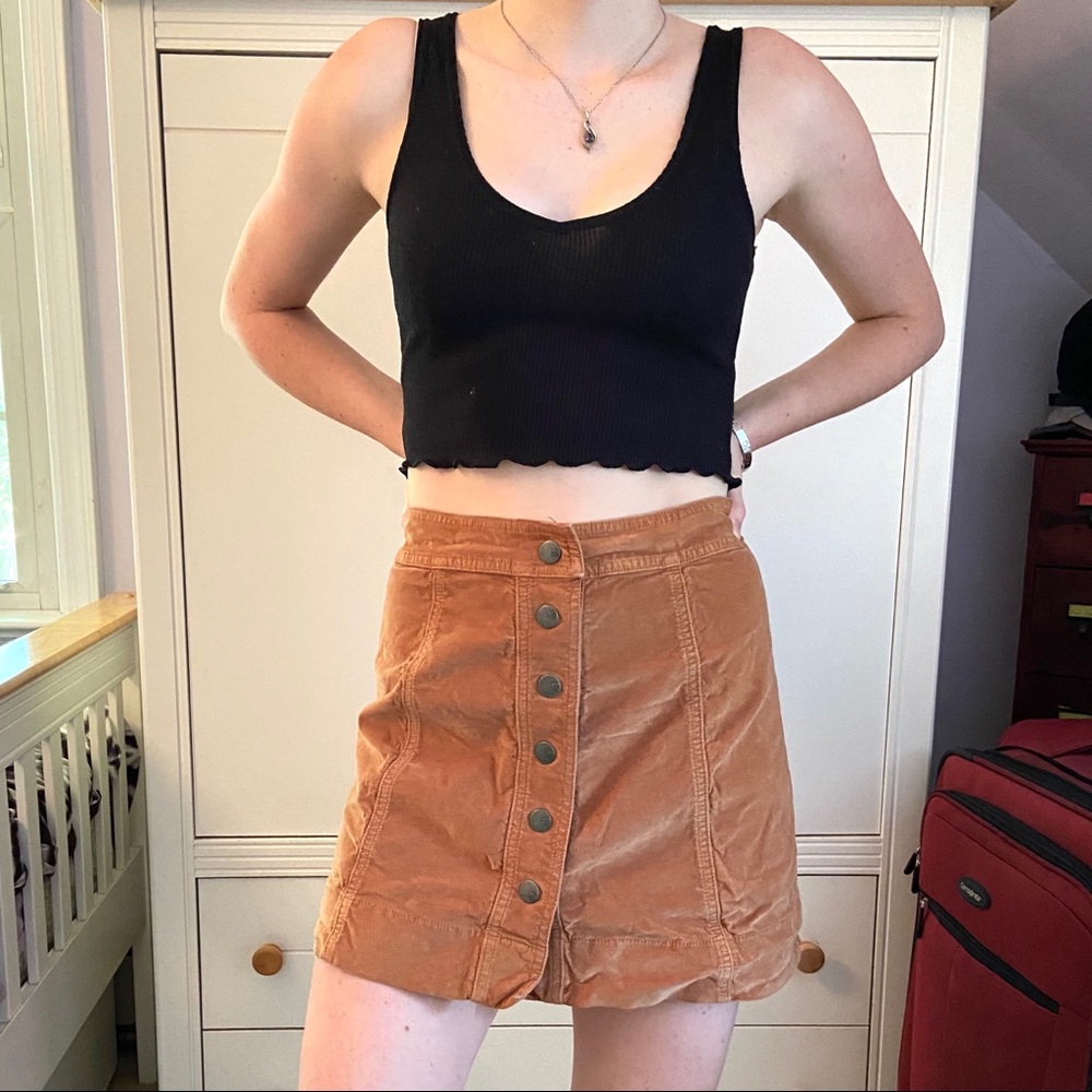 ⭐️NWOT⭐️Button skirt🍂